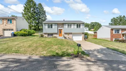 118 Persian Dr, Oakdale, PA 15071