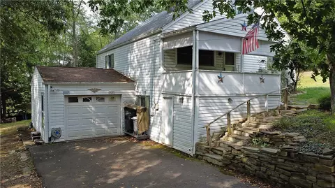 2599 Oakhill Dr, South Park, PA 15129