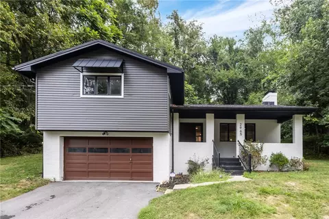 2965 Sebolt Rd, South Park, PA 15129