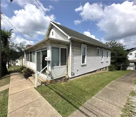404 1st St, Apollo, PA 15613 photo 2