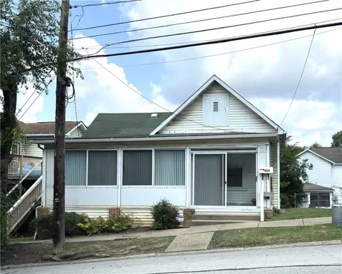 404 1st St, Apollo, PA 15613