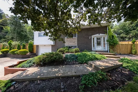 301 Woodstone Dr, Penn Hills, PA 15235