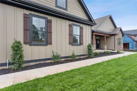 3045 White Pines Dr, Latrobe, PA 15650