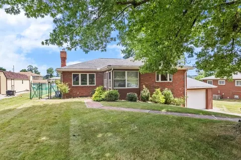90 Hart St, Houston, PA 15342