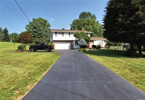 311 North Dr, Jeannette, PA 15644