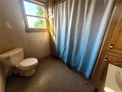 Bath - 909 S Ruby St, Derry, PA 15627 photo 2 of 2