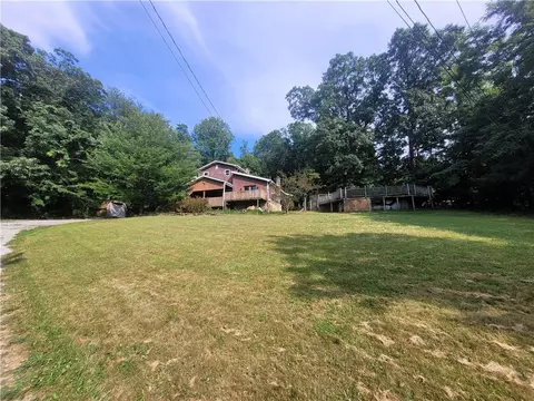 909 S Ruby St, Derry, PA 15627