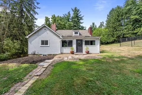 111 Mcclafferty Ln, Coraopolis, PA 15108