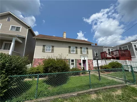 985 Green St, California, PA 15419