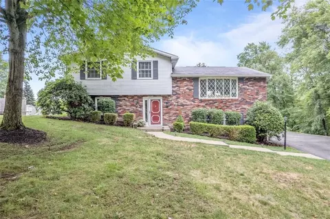 121 Foxglove Dr, Baden, PA 15005