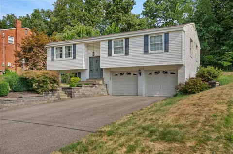 106 Wessex Hills Dr, Coraopolis, PA 15108