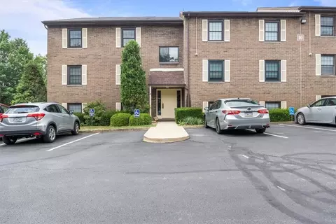 7293 Beacon Hill Dr, Pittsburgh, PA 15221