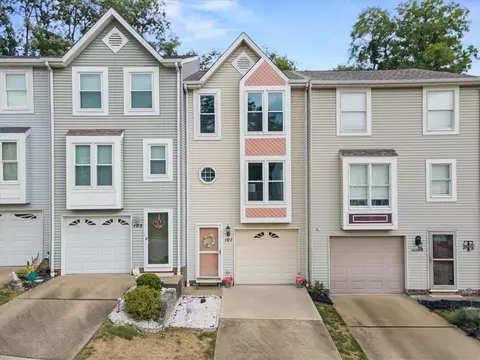 107 Village Dr, Pittsburgh, PA 15227