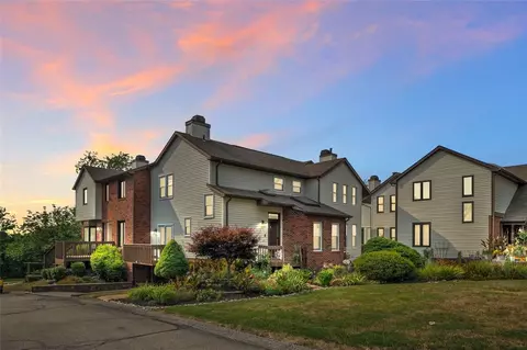 204 Spring Run Dr, Monroeville, PA 15146