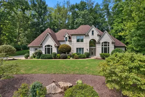 110 Wildwood Dr, Butler, PA 16002