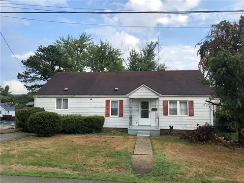 9 S Oak St, Fairchance, PA 15436