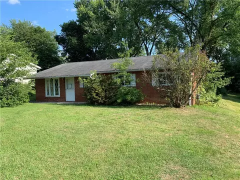 69 Dover Dr, Cranberry Township, PA 16066