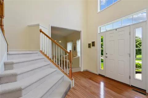 2220 Trefoil Dr, Export, PA 15632 photo 2