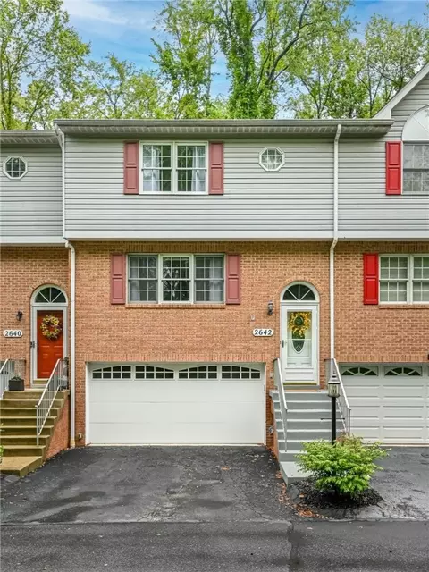 2642 Birchwood Ln, Oakdale, PA 15071