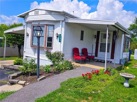 107 Larchwood Dr, Delmont, PA 15626