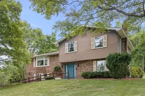 112 Foxglove Dr, Baden, PA 15005