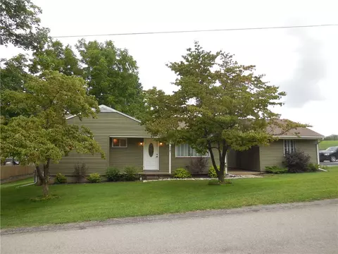 920 Old Zelienople Rd, Ellwood City, PA 16117