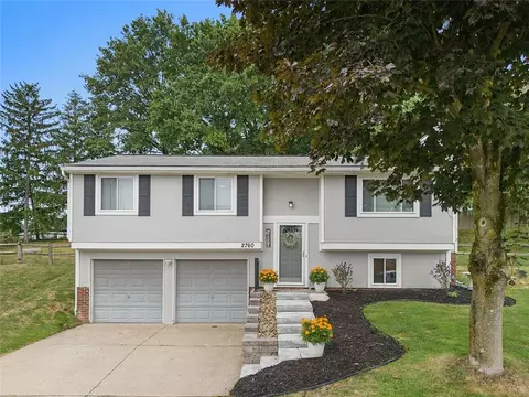 2760 Ravenwood Dr, Bridgeville, PA 15017