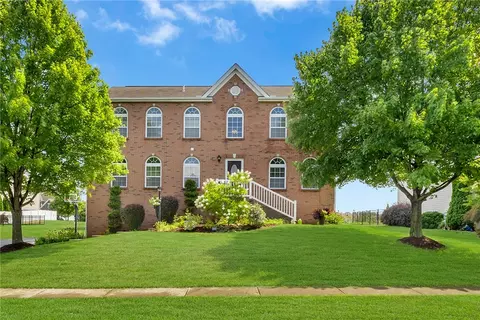 105 Cottonwood Dr, Beaver, PA 15009