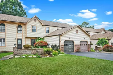 1182 Valleyview Dr, Lawrence, PA 15055