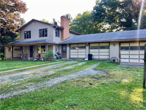 2208 Squaw Run Rd, Ellwood City, PA 16117