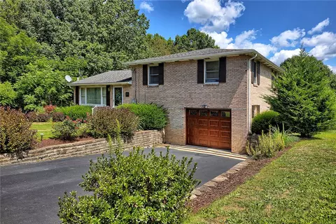 1014 Keystone Park Rd, Derry, PA 15627