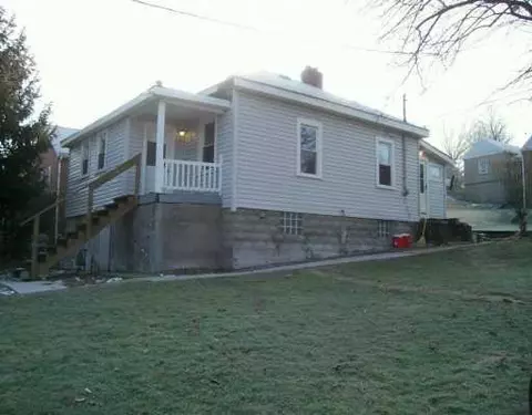 25 Hillside Ave, Ellwood City, PA 16117