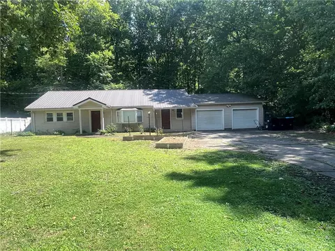 1830 Trout Island Rd, Hermitage, PA 16148