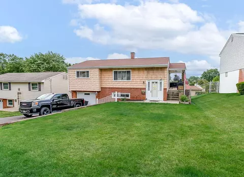 1032 Catherine Dr, Conway, PA 15027