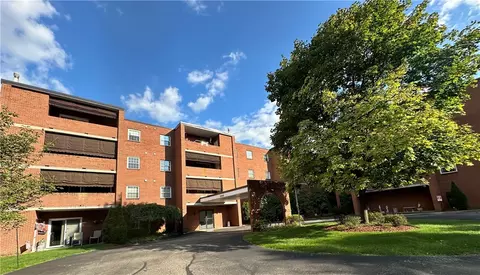 2850 Edgecliff Rd #22, New Kensington, PA 15068