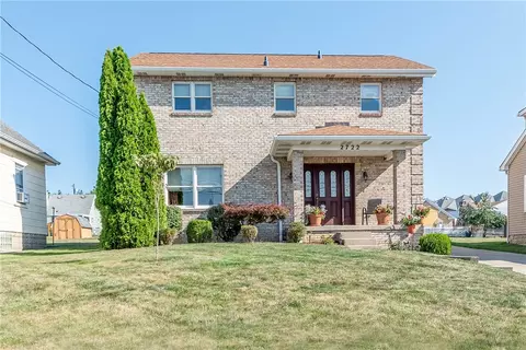 2722 Bertha St, Bethel Park, PA 15102