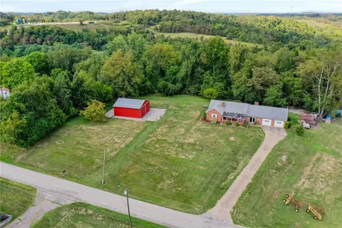 392 Lusk Rd, Bentleyville, PA 15314