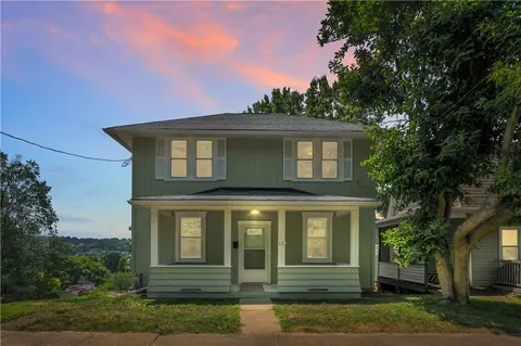 820 Cowan, Jeannette, PA 15644