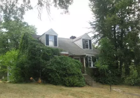 492 Regent St, Houston, PA 15342