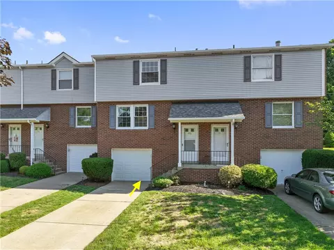 320 Parkridge Ln, Coraopolis, PA 15108