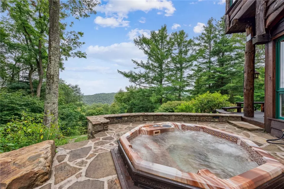  4 Winter Way, Champion, PA 15622 photo 8
