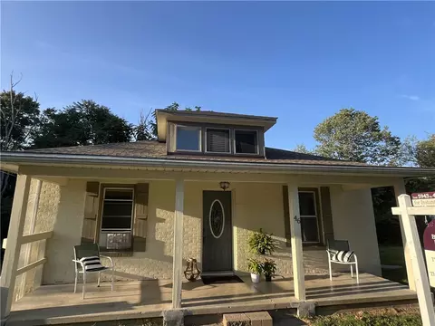 46 1st, Ellwood City, PA 16117