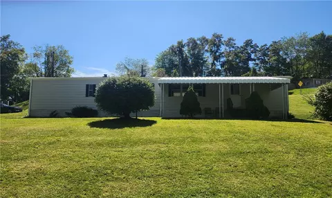 6 Moretti Dr, Tarentum, PA 15084