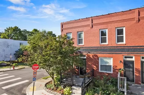 5824 Bryant St, Pittsburgh, PA 15206 photo 2