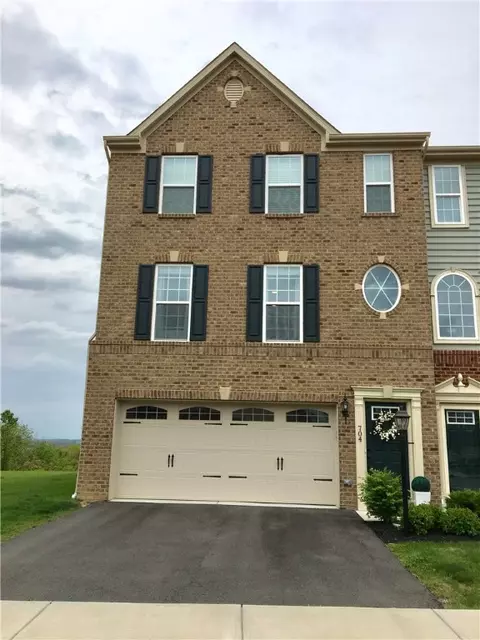704 Pointe View Dr #D, Mars, PA 16046