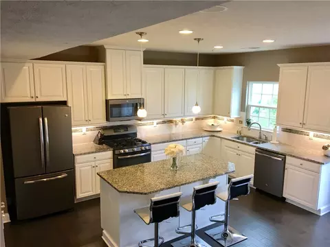704 Pointe View Dr #D, Mars, PA 16046 photo 3