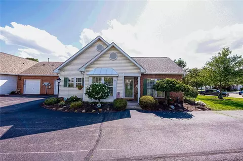 2202 Greystone Dr, Moon Twp, PA 15108
