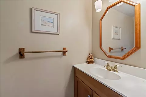 Bath - 302 Jackson Dr, Apollo, PA 15613 photo 4 of 4