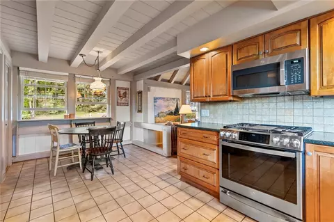 Kitchen - 302 Jackson Dr, Apollo, PA 15613 photo 2 of 2