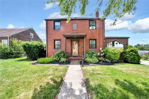 702 Baldwin Dr, Pittsburgh, PA 15227